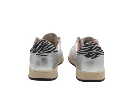 Sneaker in camoscio e pelle laminata con lacci