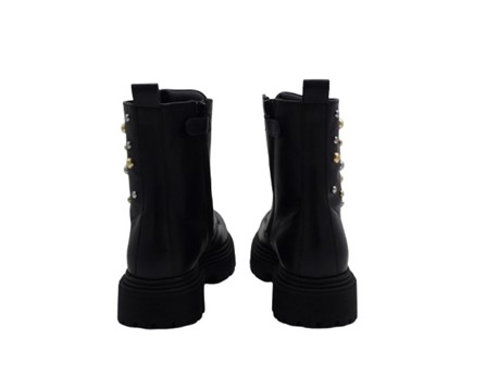 Anfibio in pelle con borchie laterali e zip