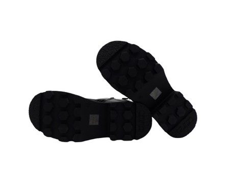 Stivale in eco pelle con inserti elastici laterali e zip