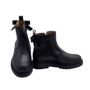 Stivaletto in pelle con fiocchetto sul retro e zip