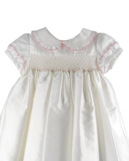 Vestito con ricamo punto smock e fiorellini