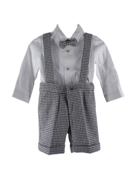 Completo cardigan, camicia con papillon e salopette