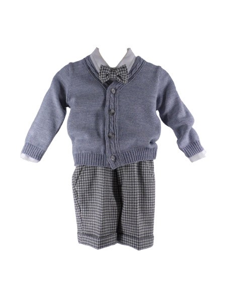 Completo cardigan, camicia con papillon e salopette