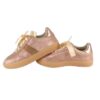 Sneaker in pelle laminata con lacci in raso