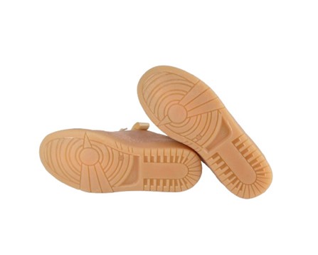 Sneaker in pelle laminata con lacci in raso