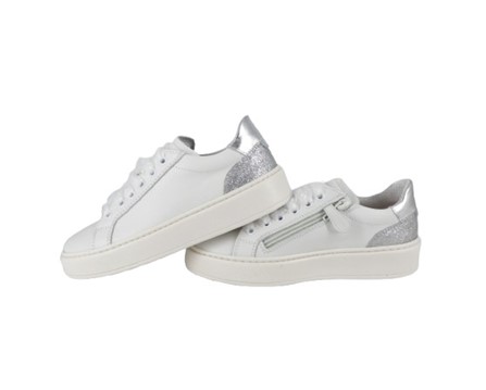 Sneaker in pelle con lacci in tulle e zip laterale