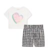 Completo t-shirtcon stampa e short a quadri con cuori