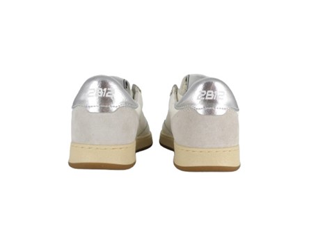 Sneaker in pelle e camoscio con lacci