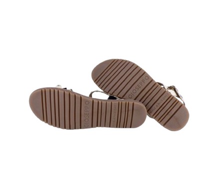 Sandalo in pelle muccata con occhielli e fibbia