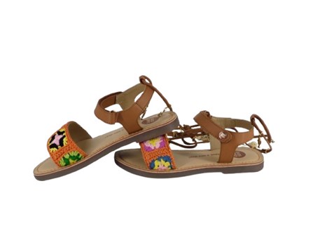 Sandalo in pelle con  fascia uncinetto con velcro e lacci