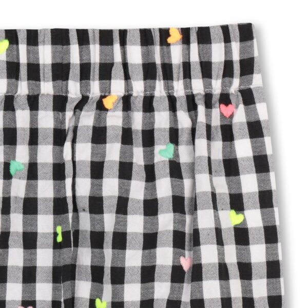 Completo t-shirtcon stampa e short a quadri con cuori