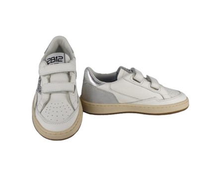 Sneaker in pelle con doppio velcro