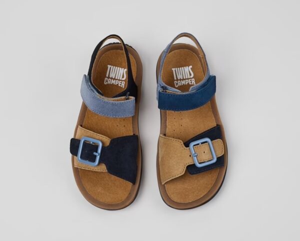 Sandalo in pelle scamosciata con velcro e fibbia