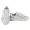 Sneaker in pelle con lacci in tulle e zip laterale
