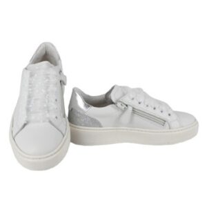 Sneaker in pelle con lacci in tulle e zip laterale