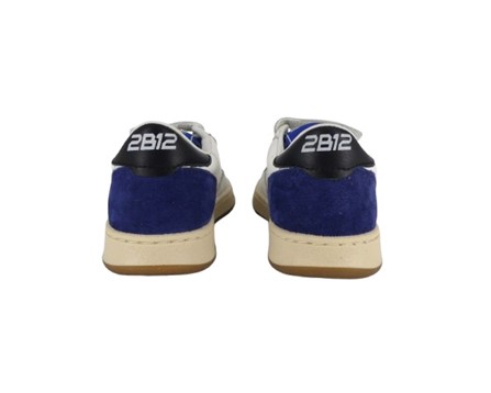 Sneaker in pelle con doppio velcro