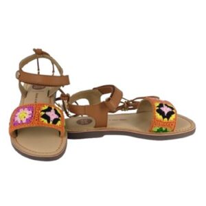 Sandalo in pelle con  fascia uncinetto con velcro e lacci