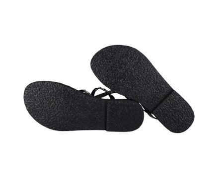 Sandalo in pelle con borchie e fibbia