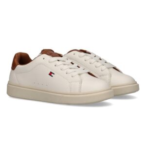 Sneaker in eco pelle con lacci