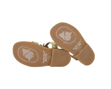 Sandalo in pelle laminata con fiori e fibbia