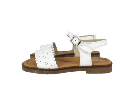Sandalo in pelle con fiorellini traforati e fibbia
