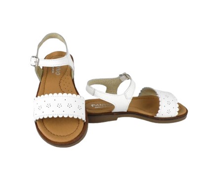 Sandalo in pelle con fiorellini traforati e fibbia