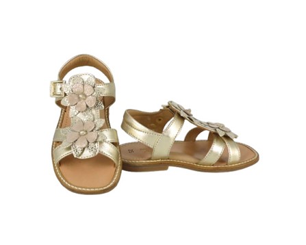 Sandalo in pelle laminata con fiori e fibbia