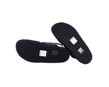 Sandalo in ecopelle con borchie e fibbie