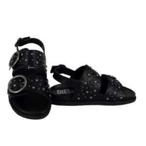 541484353B61196E3AFC8143B32EB4A7_ Sandalo in ecopelle con borchie e fibbie