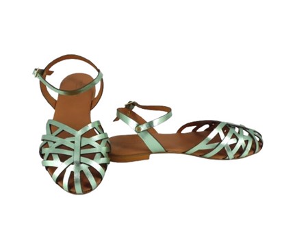 Sandalo in pelle laminata con fibbia