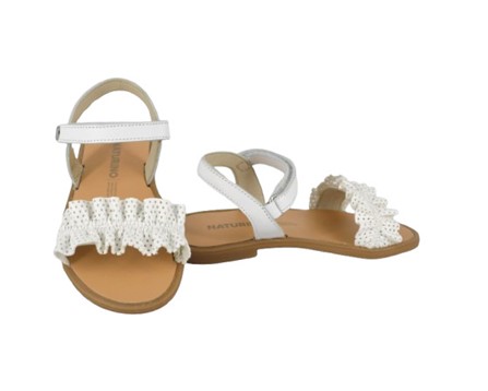 Sandalo in pelle con fascia volant a pois traforati e velcro