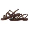Sandalo in pelle con borchie e fibbia