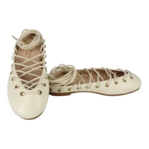 Ballerina in pelle con lacci alla caviglia