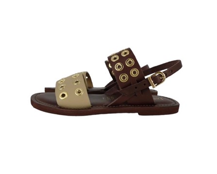 Sandalo in pelle con occhielli e fibbia