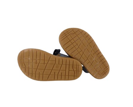 Sandalo in camoscio con fibbia e velcro