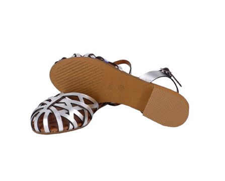 Sandalo in pelle laminata con fibbia