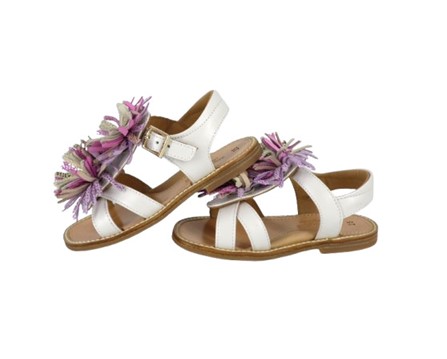 Sandalo in pelle con pom pon e fibbia