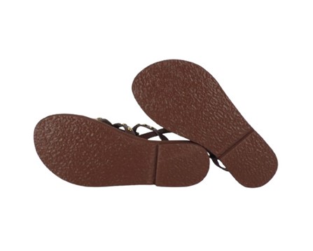 Sandalo in pelle con borchie e fibbia