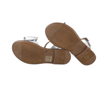 Sandalo in pelle laminata con fiocco e fibbia