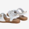 Sandalo in pelle con fiorellini e doppio velcro