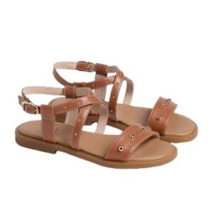 Sandalo in pelle con borchie e fibbia