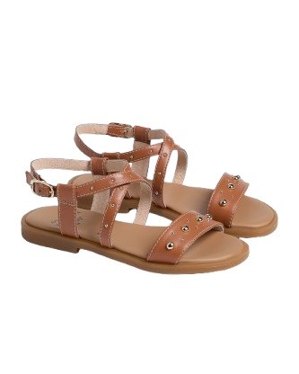 Sandalo in pelle con borchie e fibbia