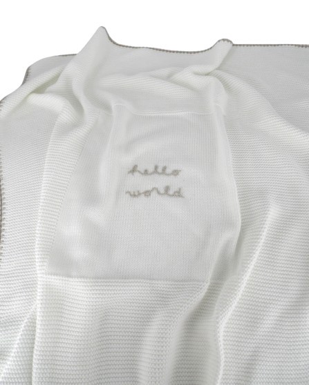 Copertina con ricamo hello world