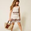 Completo top e shorts in maglia a zig-zag con frange