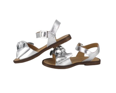 Sandalo in pelle laminata con fiocco e fibbia