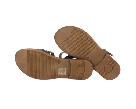Sandalo in pelle con borchi e fibbia