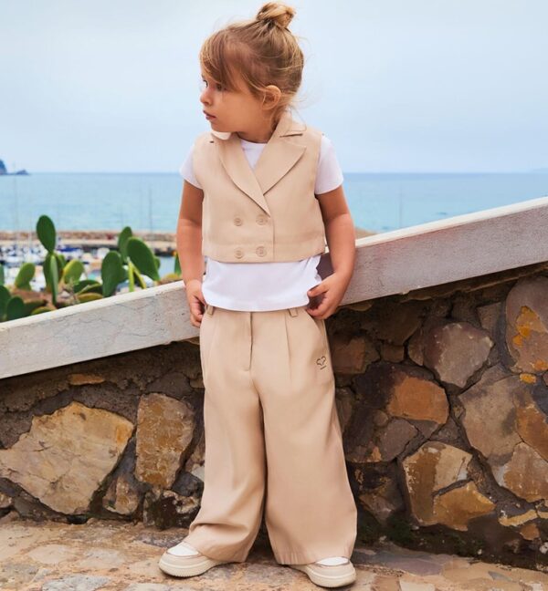 Pantalone ampio con pences
