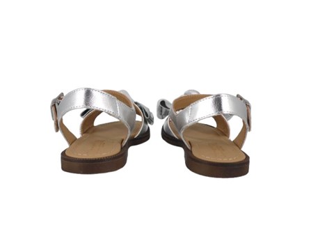Sandalo in pelle laminata con fiocco e fibbia