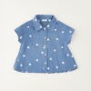 Camicia mezza manica con margherite plissettata sul retro