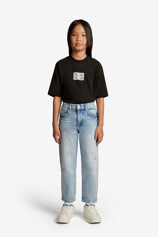 Pantalone in denim effetto stropicciato con strappi